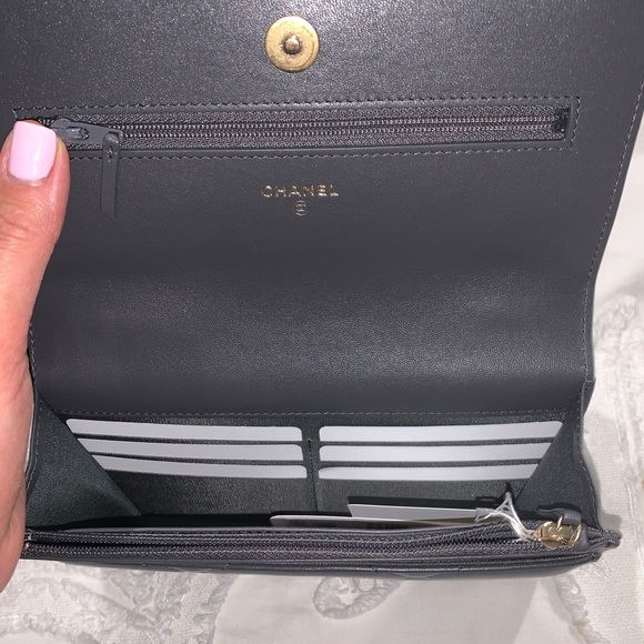 CHANEL
Lambskin Quilted 19 Wallet On Chain Grey - Picture 2 of 3